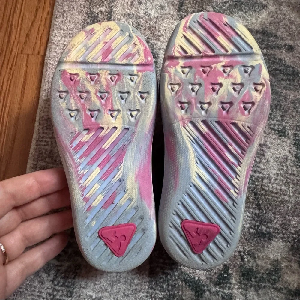 Plae water shoes adjustable