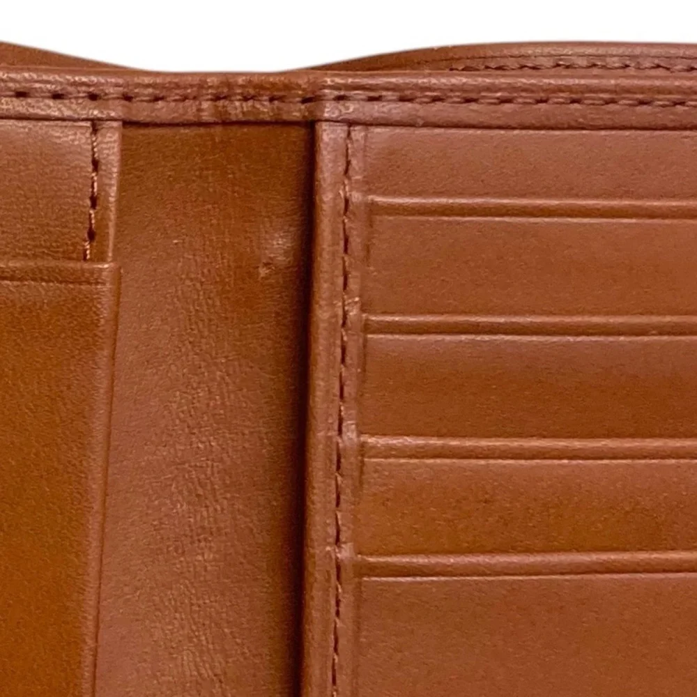 Tumi gently used