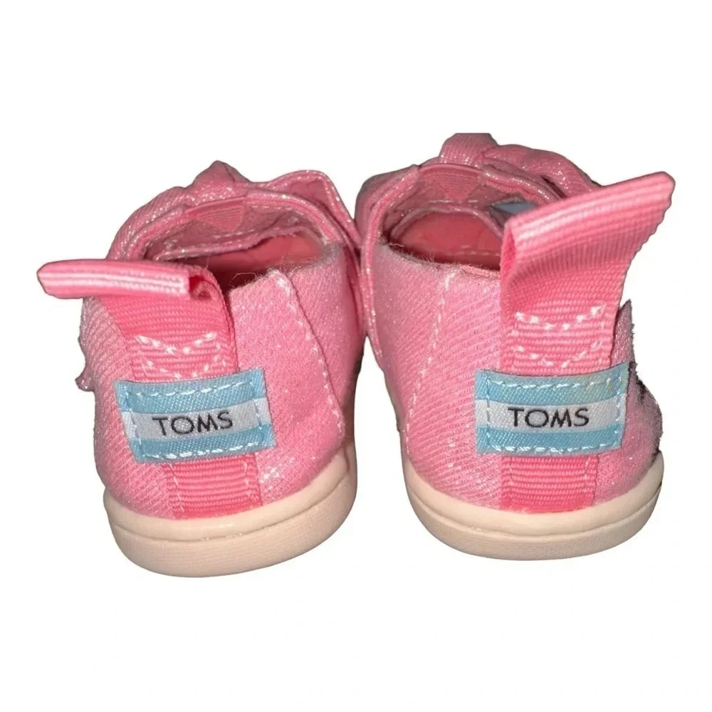 Toms put bow