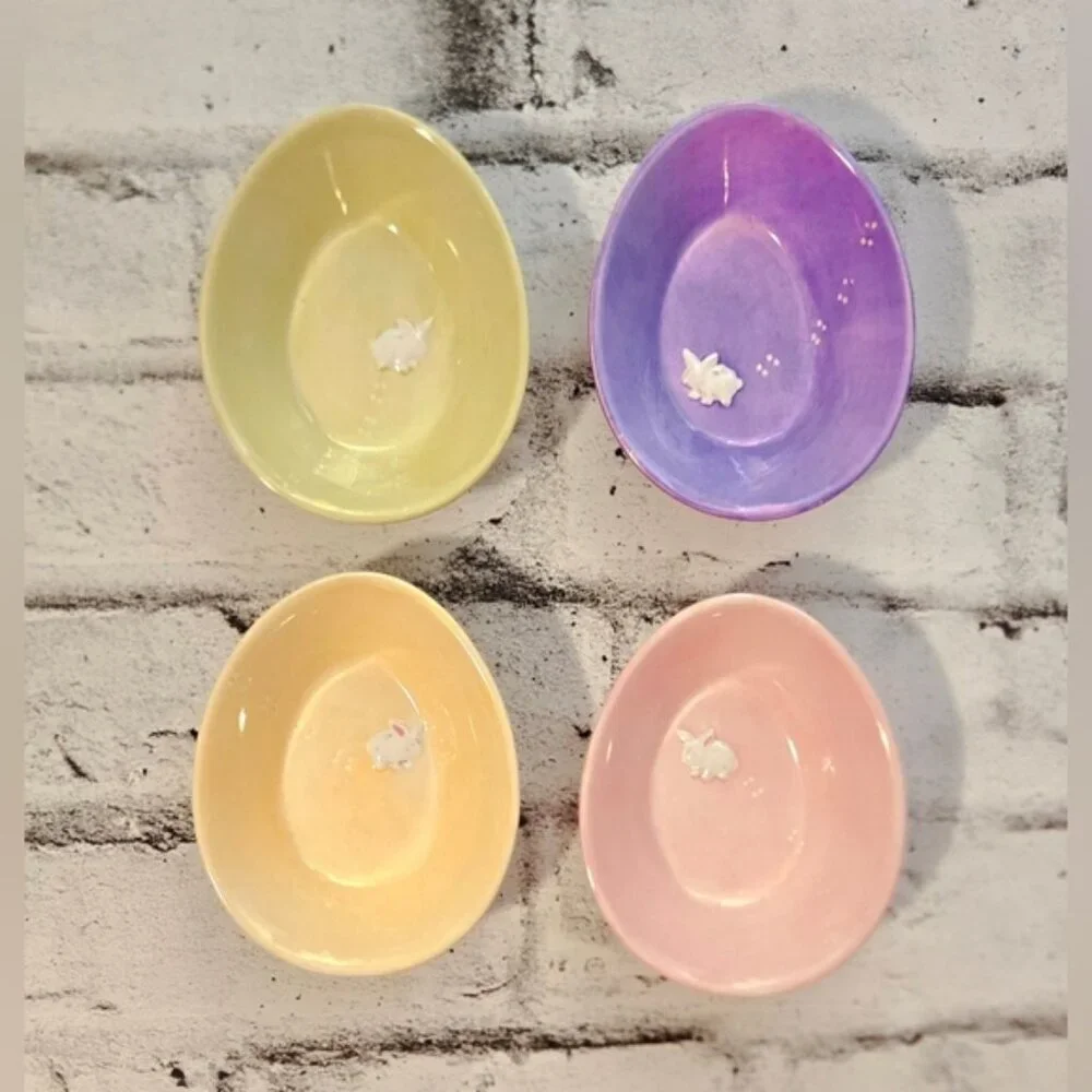 2005 Set of 4 William-Sonoma Easter Egg Shaped Bowls