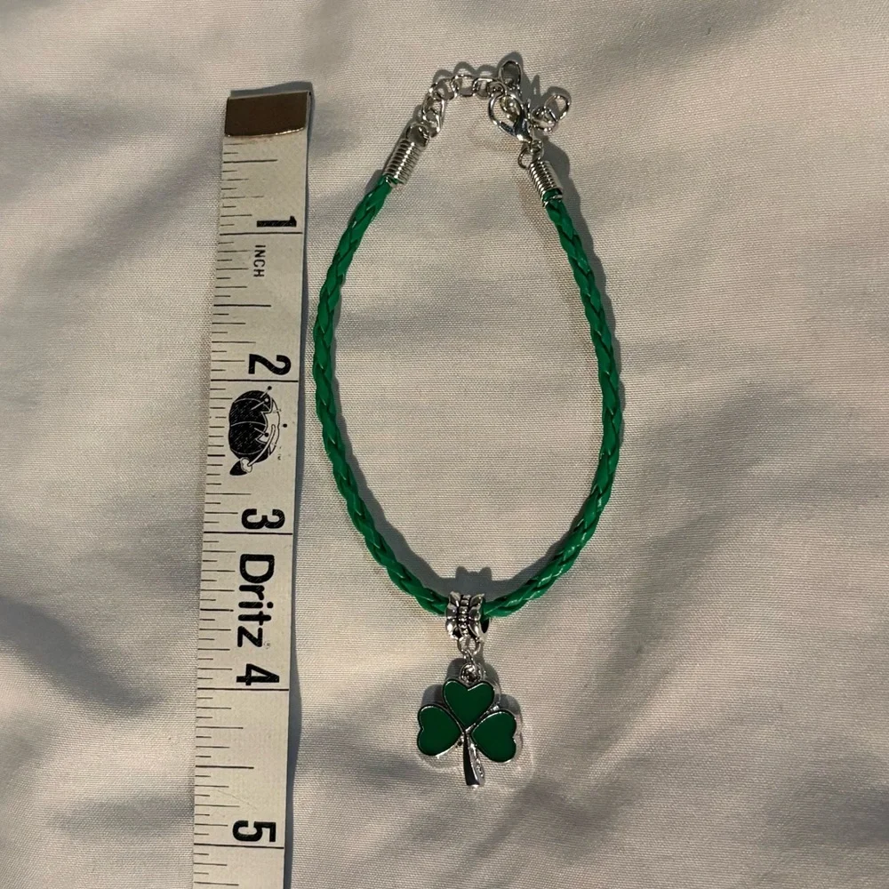None leaf clover