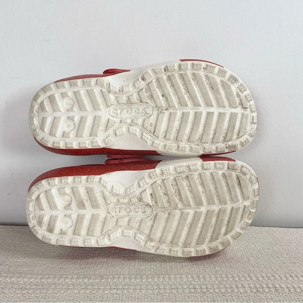 Crocs Kids Classic Lined Fuzzy Holiday Clogs Red & White Candy Cane size J4