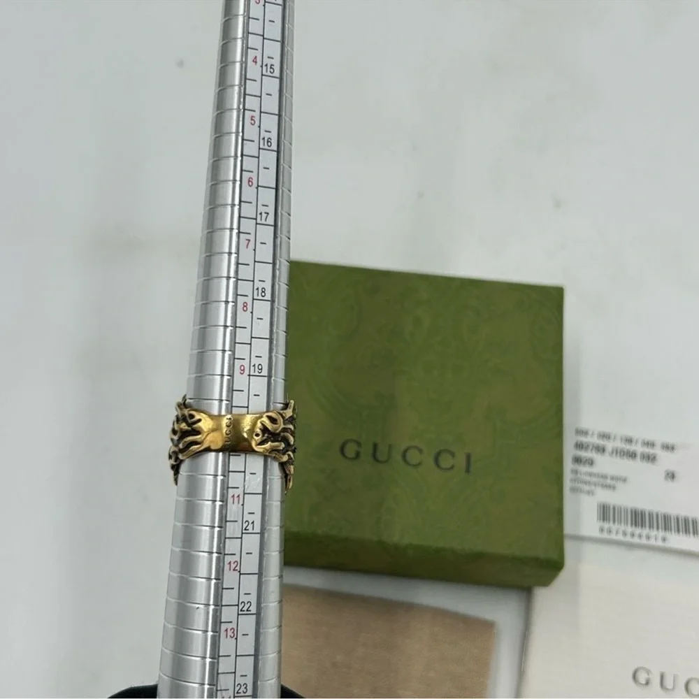 Men’s Gucci iconic Lionhead ring size 10 made in Italy. Black Stone.