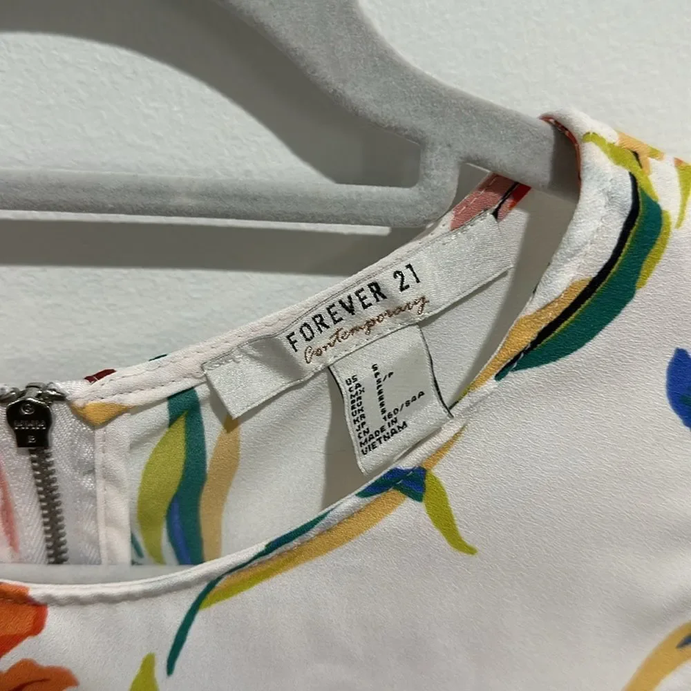 Forever 21 tropical white Top. Size small