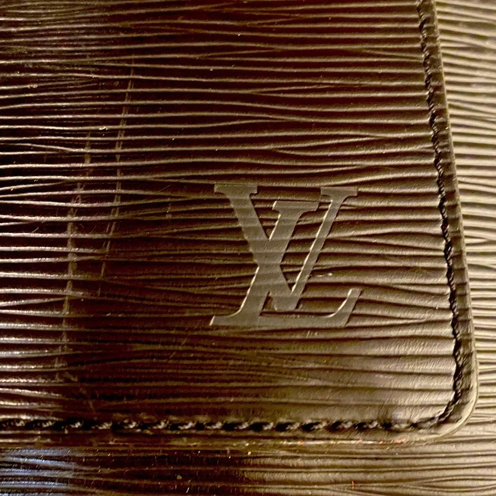 A-1CS-2A: LOUIS VUITTON Leather Epi Concorde Handbag w/FREE Unbranded Chain, EUC