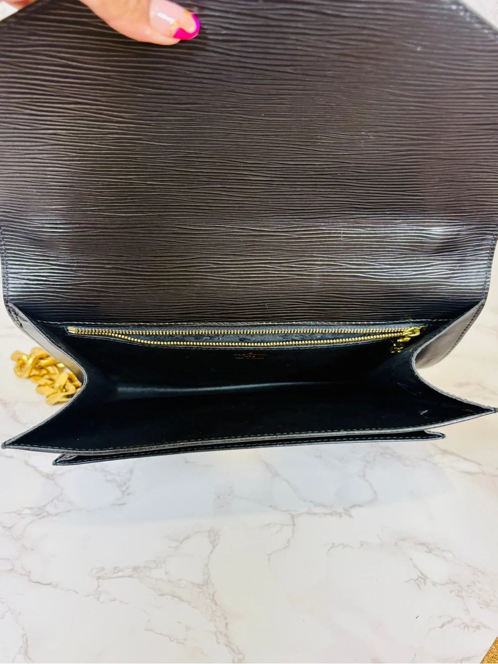 A-1CS-2A: LOUIS VUITTON Leather Epi Concorde Handbag w/FREE Unbranded Chain, EUC