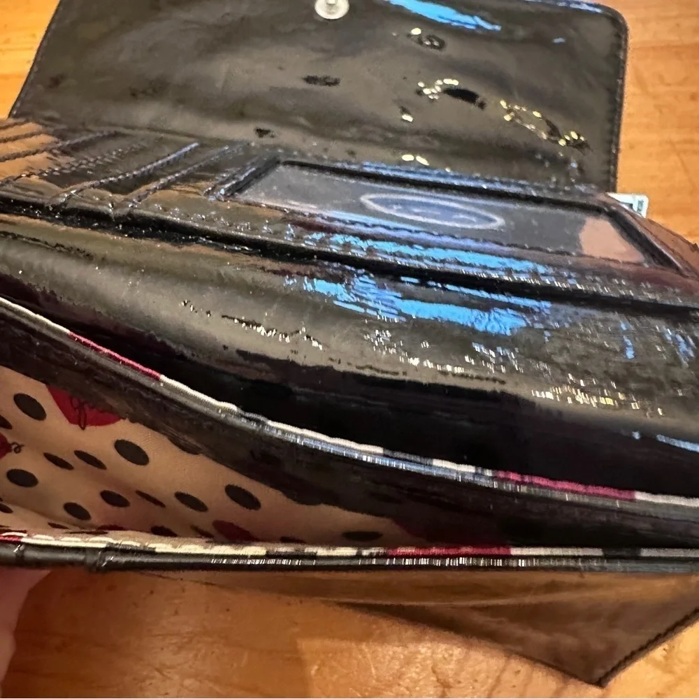 NWT Guess sequin bow wallet🎀