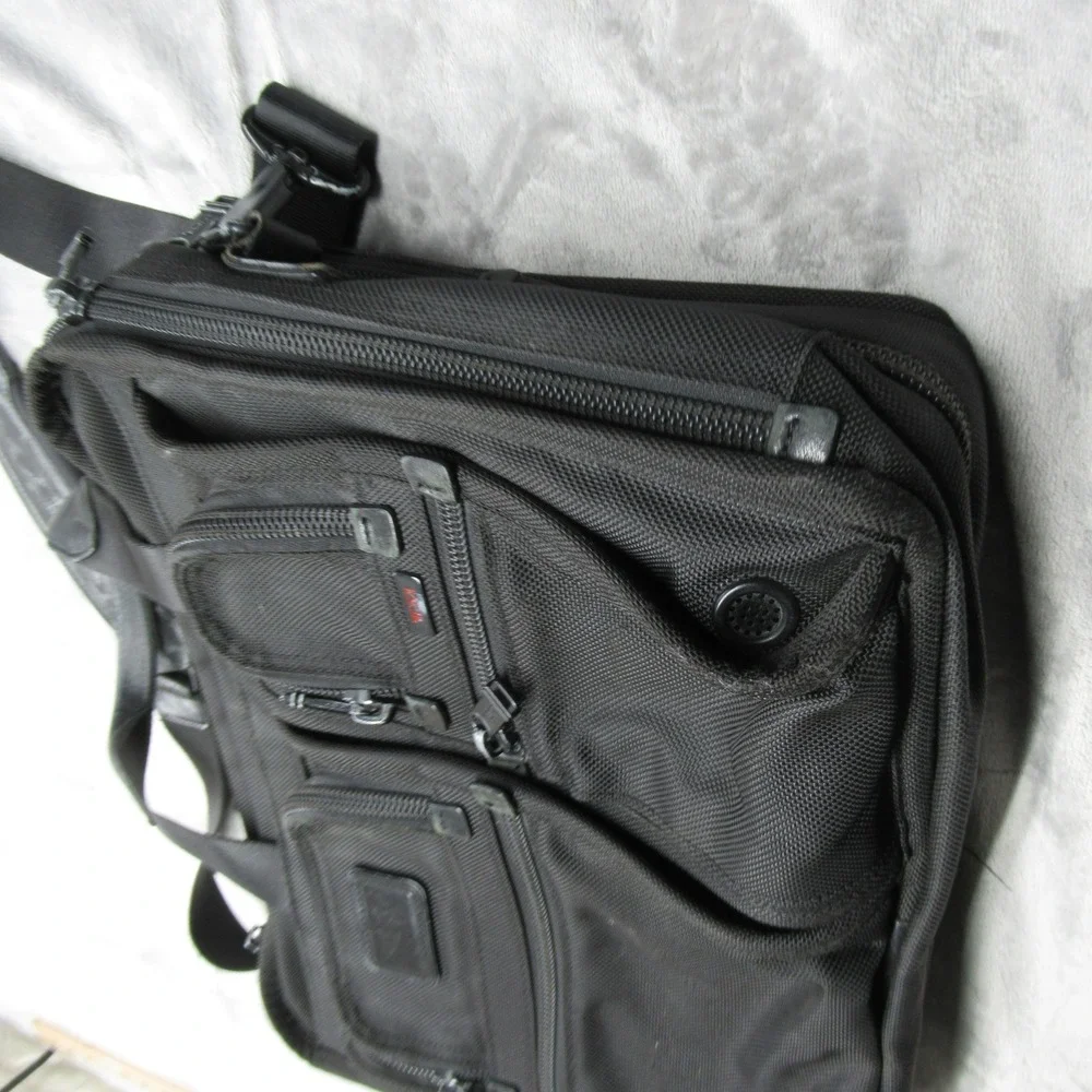 Tumi zippers carry