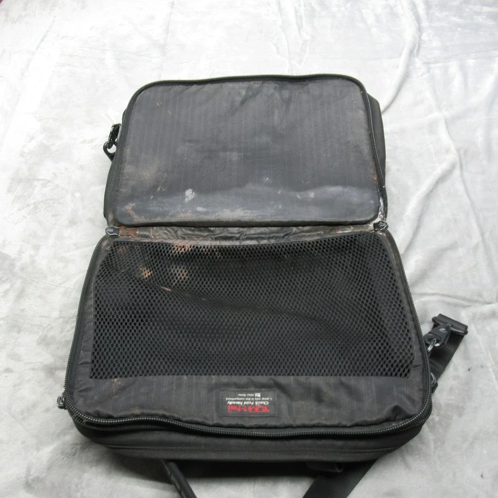 Tumi contact laptop