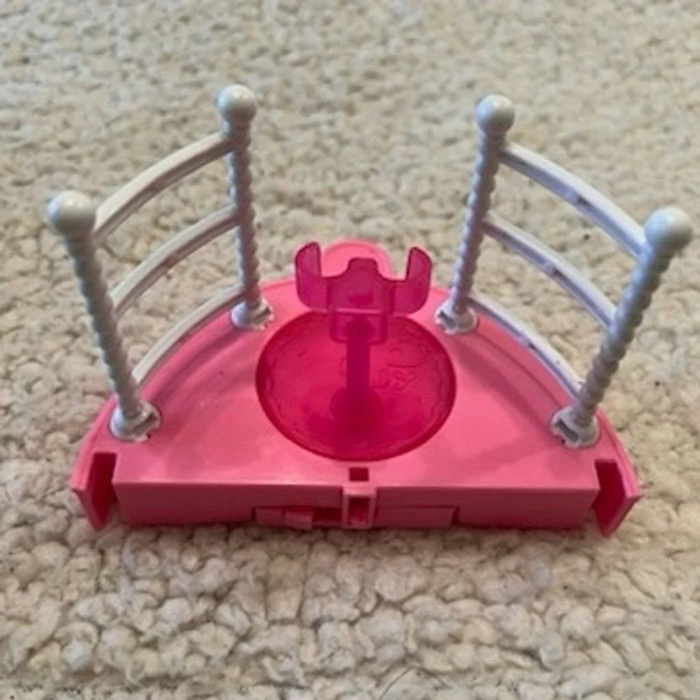Barbie Pet Show Obstacle Course Ring Accessory Pink &‎ White