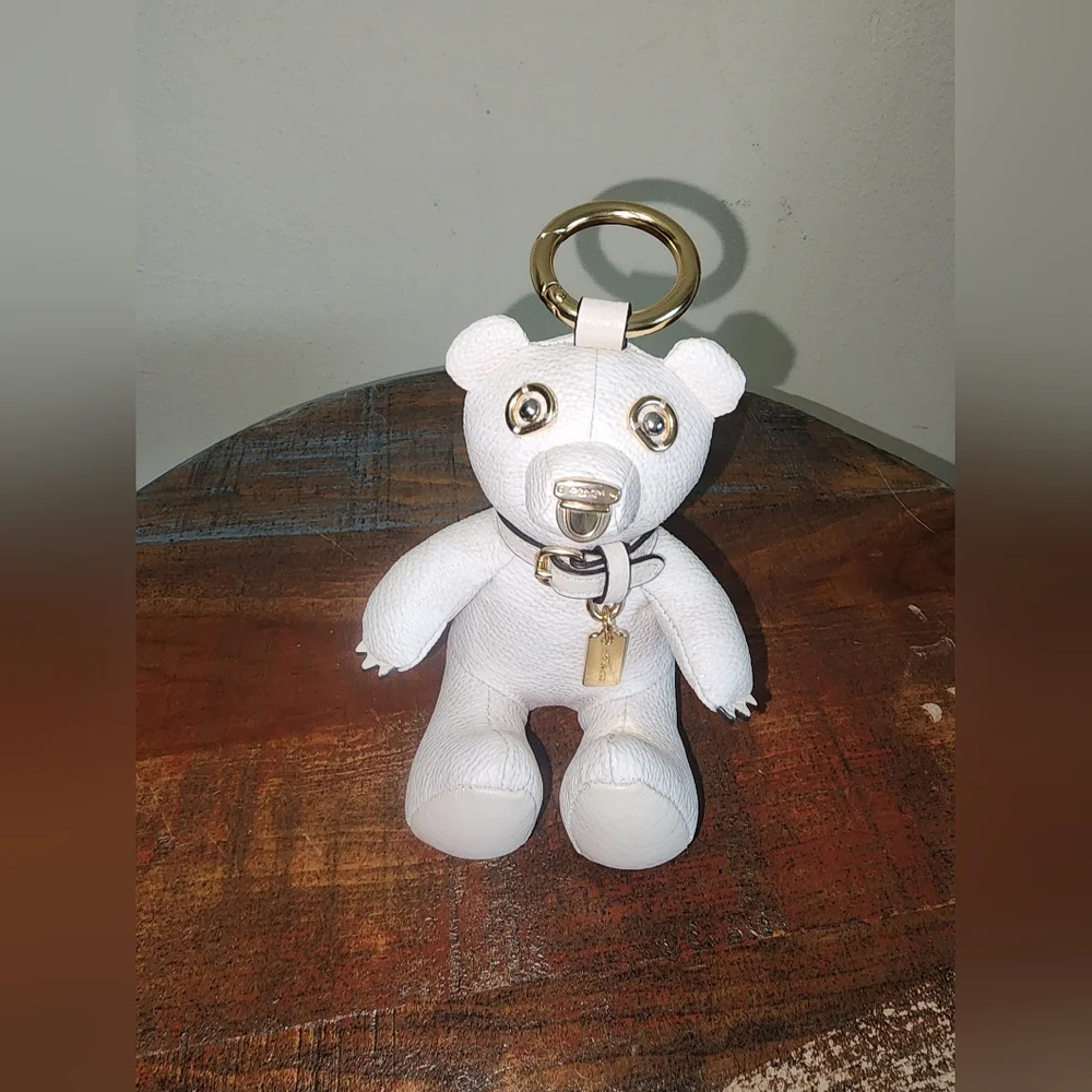 Coach Signature C White Cream Leather Mixed Metals Bear Purse Charm Keychain NEW