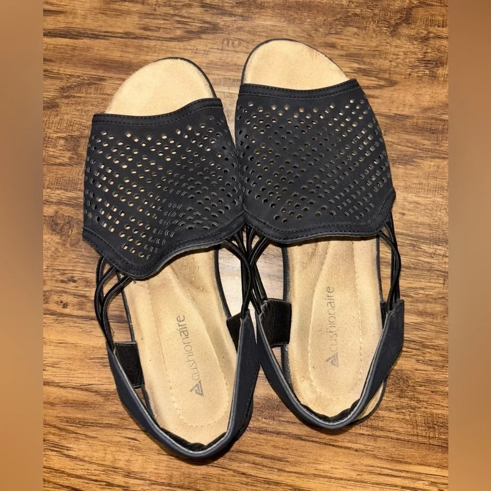 Cushionaire Sandals Size 8.5