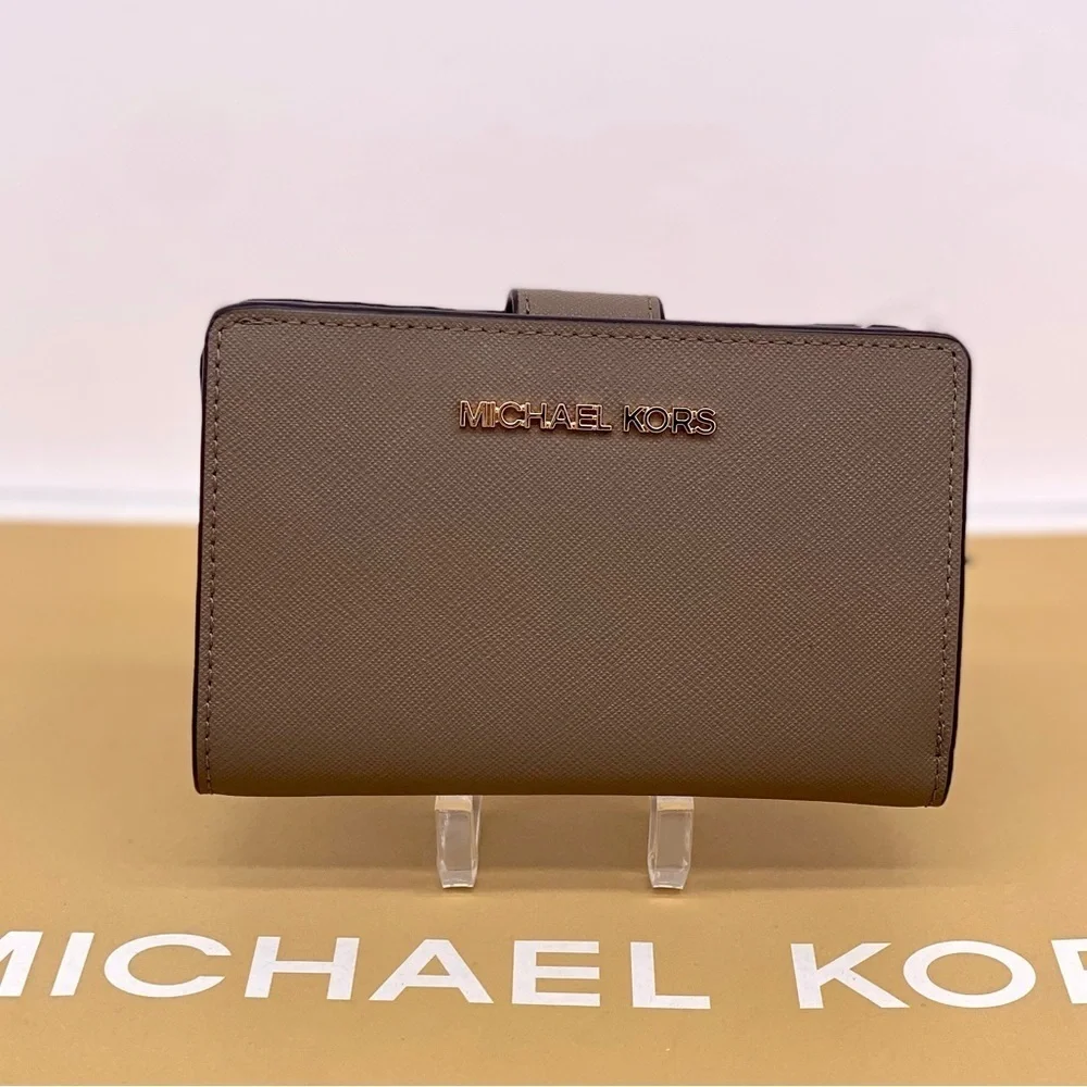 Michael Kors Medium Bifold Corner Zip Wallet