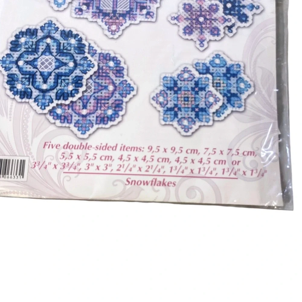 NIP Riolis Cross Stitch‎ Kit Snowflakes 1889AC Plastic Canvas Wool Acrylic Beads