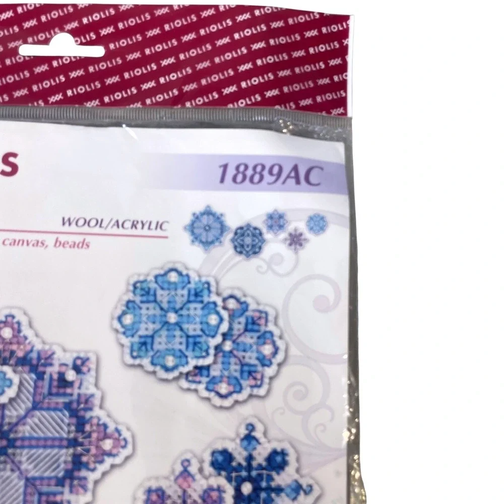 NIP Riolis Cross Stitch‎ Kit Snowflakes 1889AC Plastic Canvas Wool Acrylic Beads