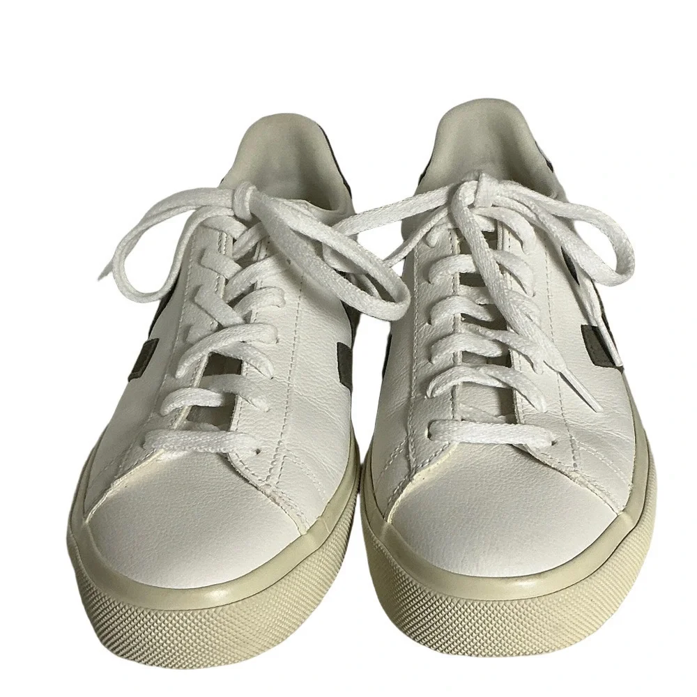 Veja classic minimalist