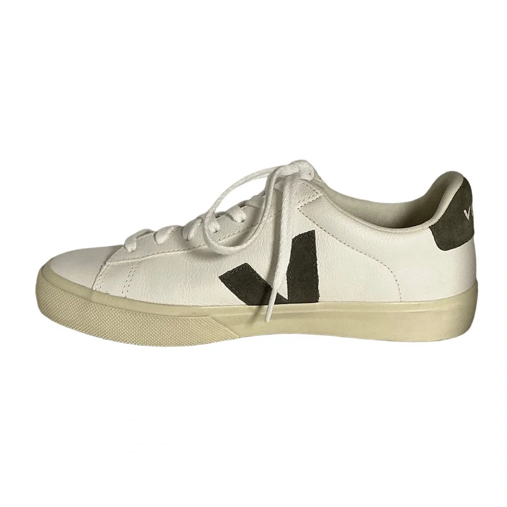 Veja classic minimalist