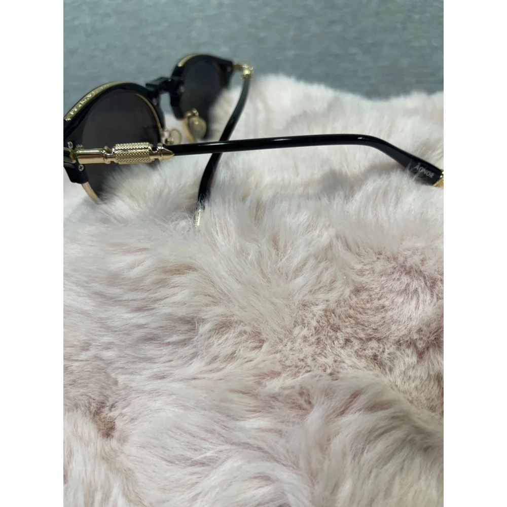 Unisex AONOR Sunglasses One Size Black and Gold