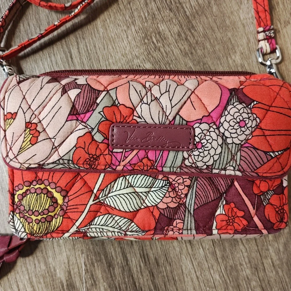 Vera Bradley Floral Quilted Wallet Wristlet Womens‎ OS Red Pink Crossbody Purse