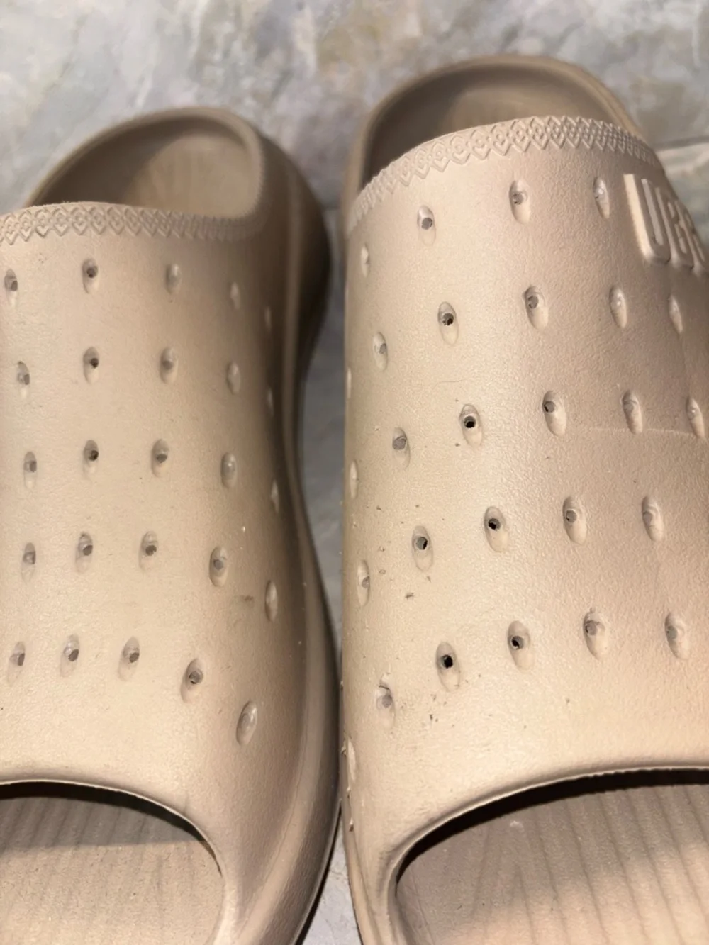 UGG lightweight slip