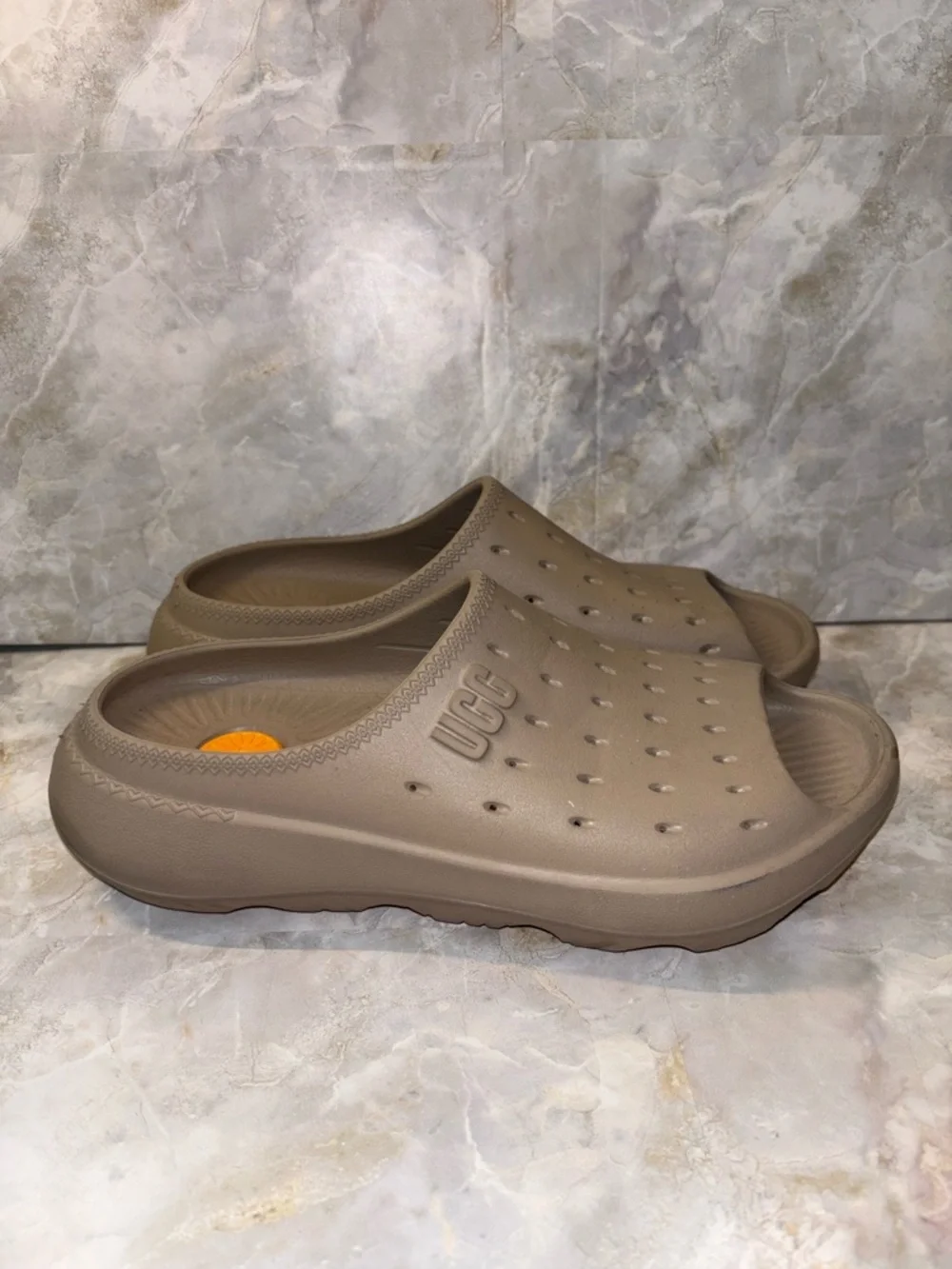 UGG lightweight slip