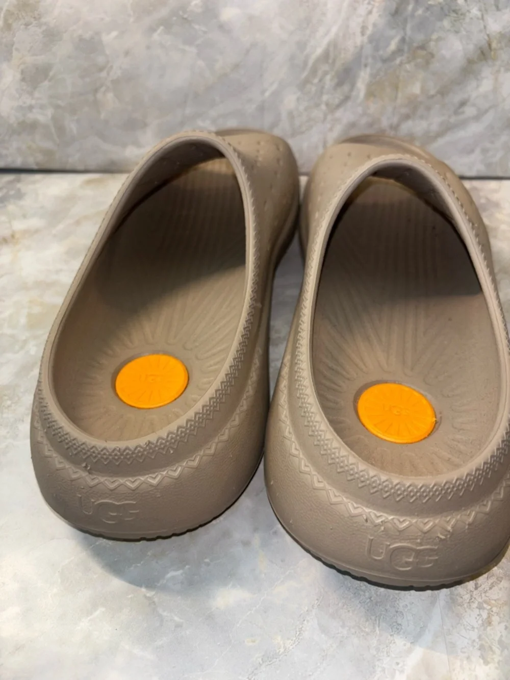 UGG lightweight slip