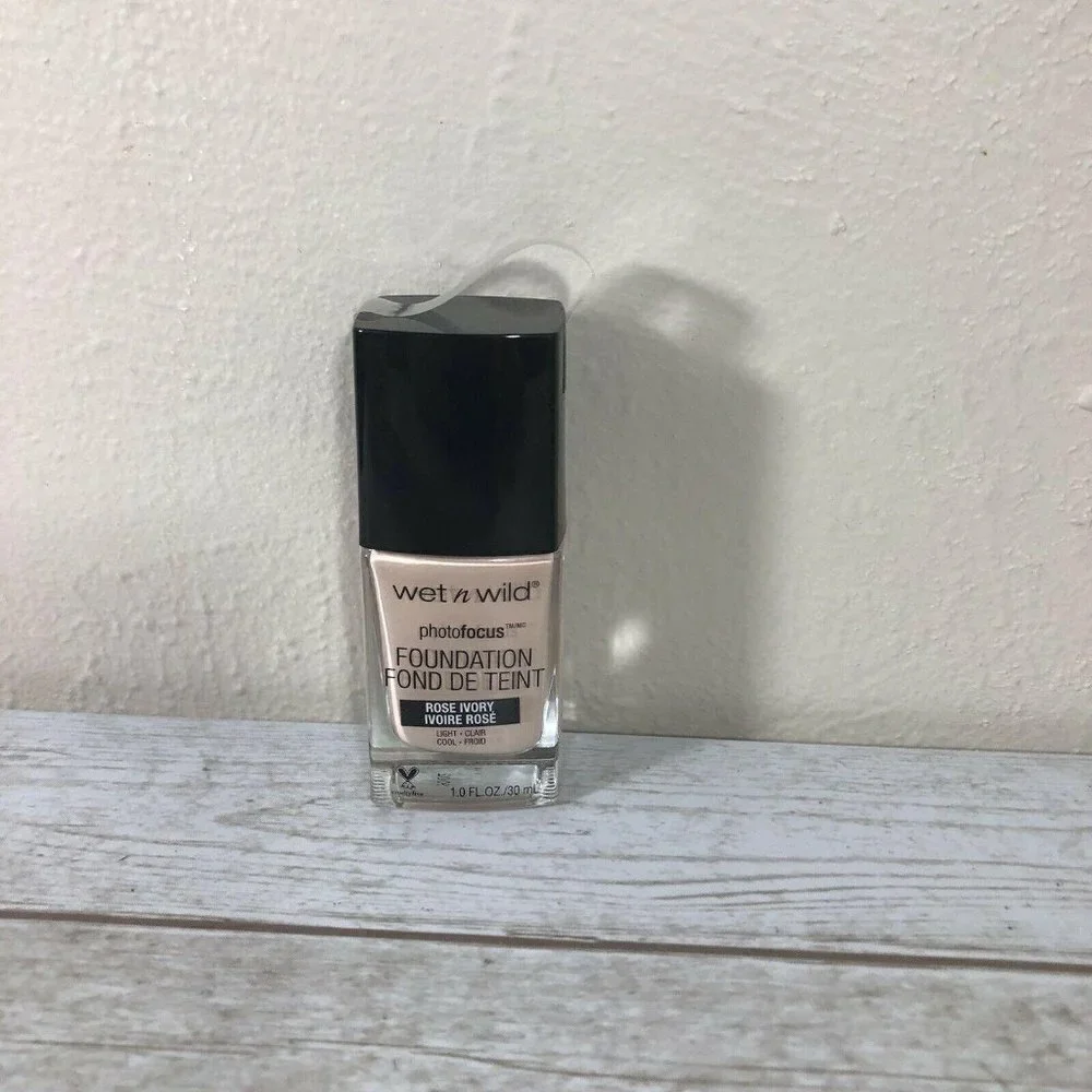 WET N WILD Photofocus Foundation #364C Rose Ivory/Light Cool, 1 Fl Oz/ 30ml.