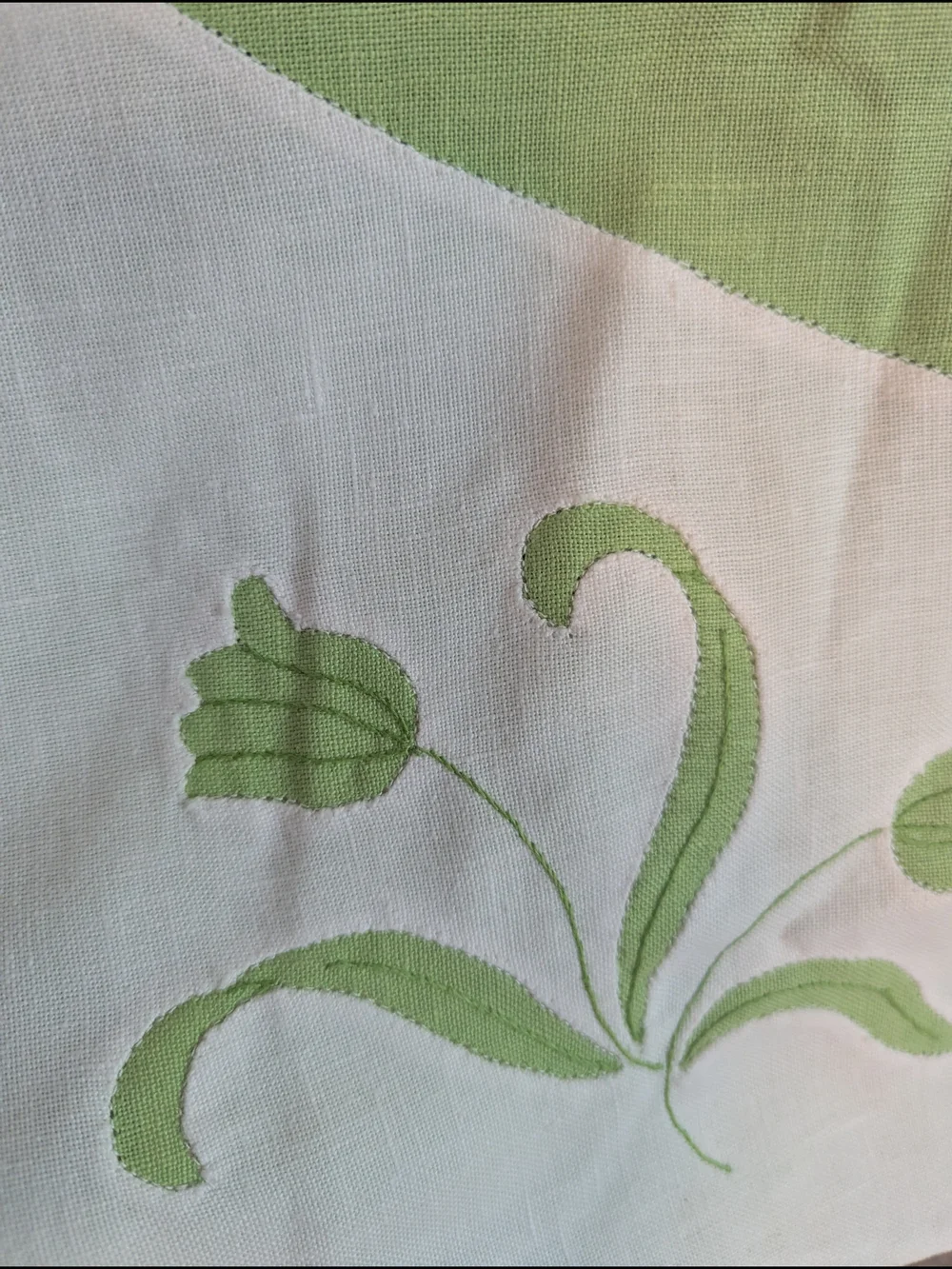 Applique Linen Tablecloth Chartreuse Green Tulips Scalloped XL Oblong
