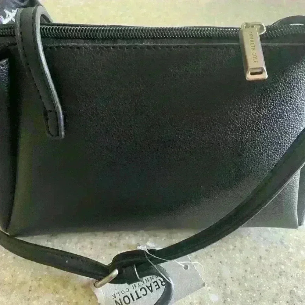 Kenneth Cole Reaction purse measuring cole