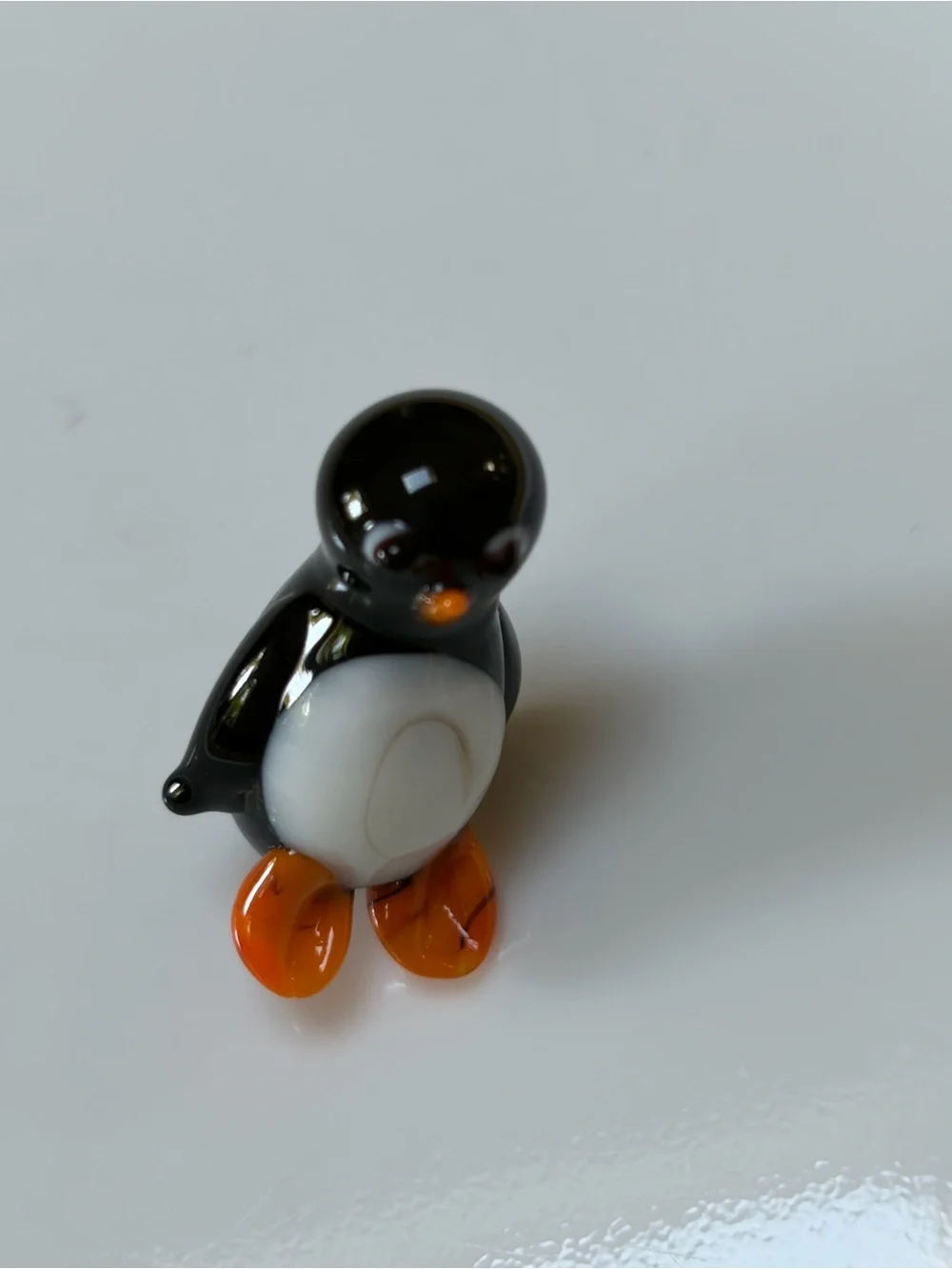 Penélope Penguin Small Glass Penguin - Black, White & Orange