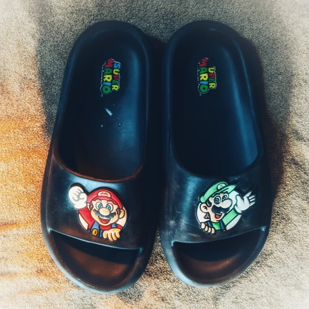 Nintendo Super Mario Men's Slippers - Black Size 8