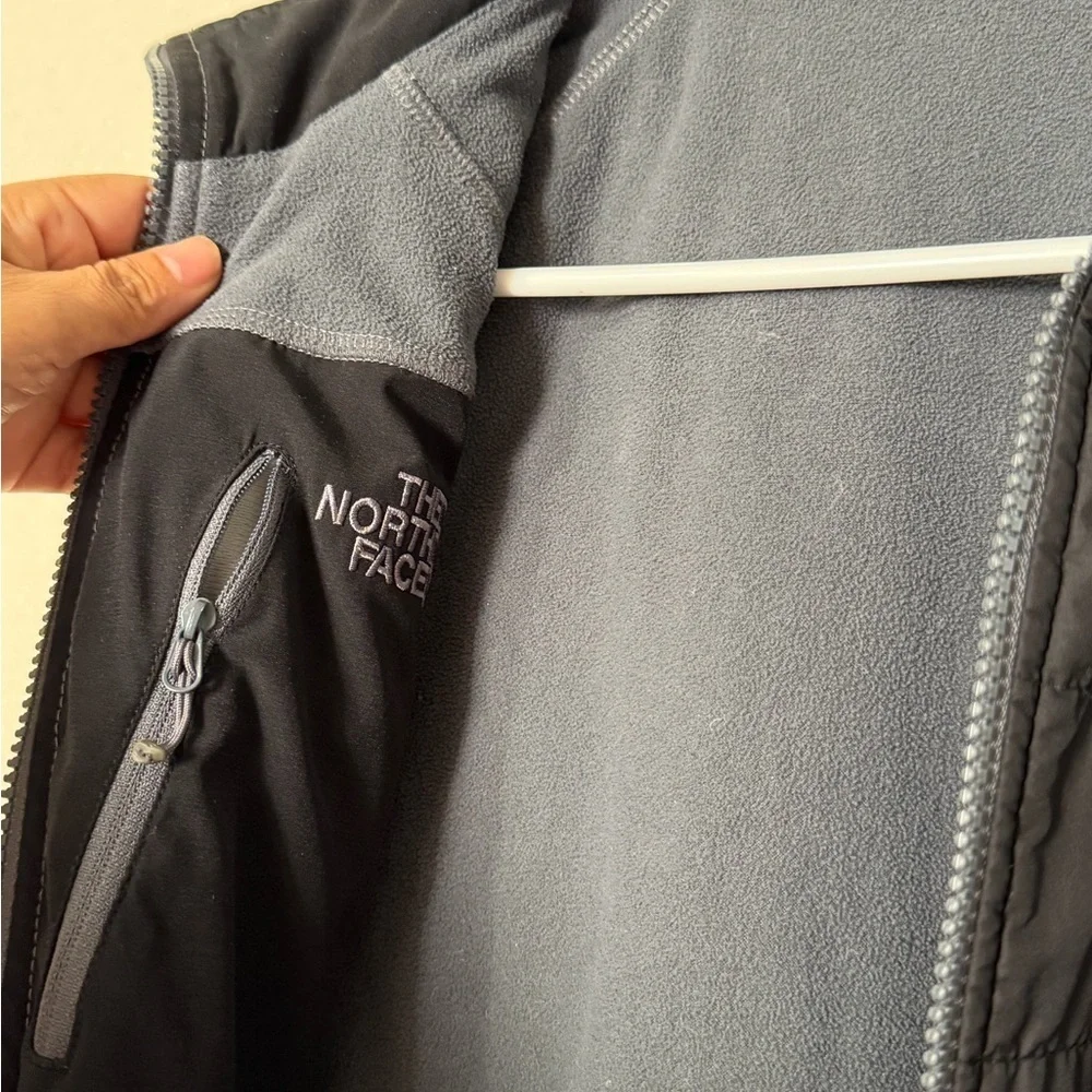 The North Face collar gray