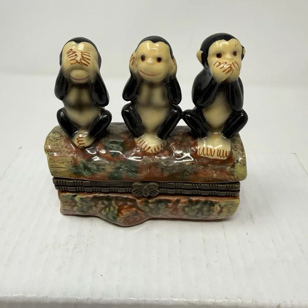 Monkey Trinket Box Hear See Speak No Evil- 3 Monkeys On Log has Banana!