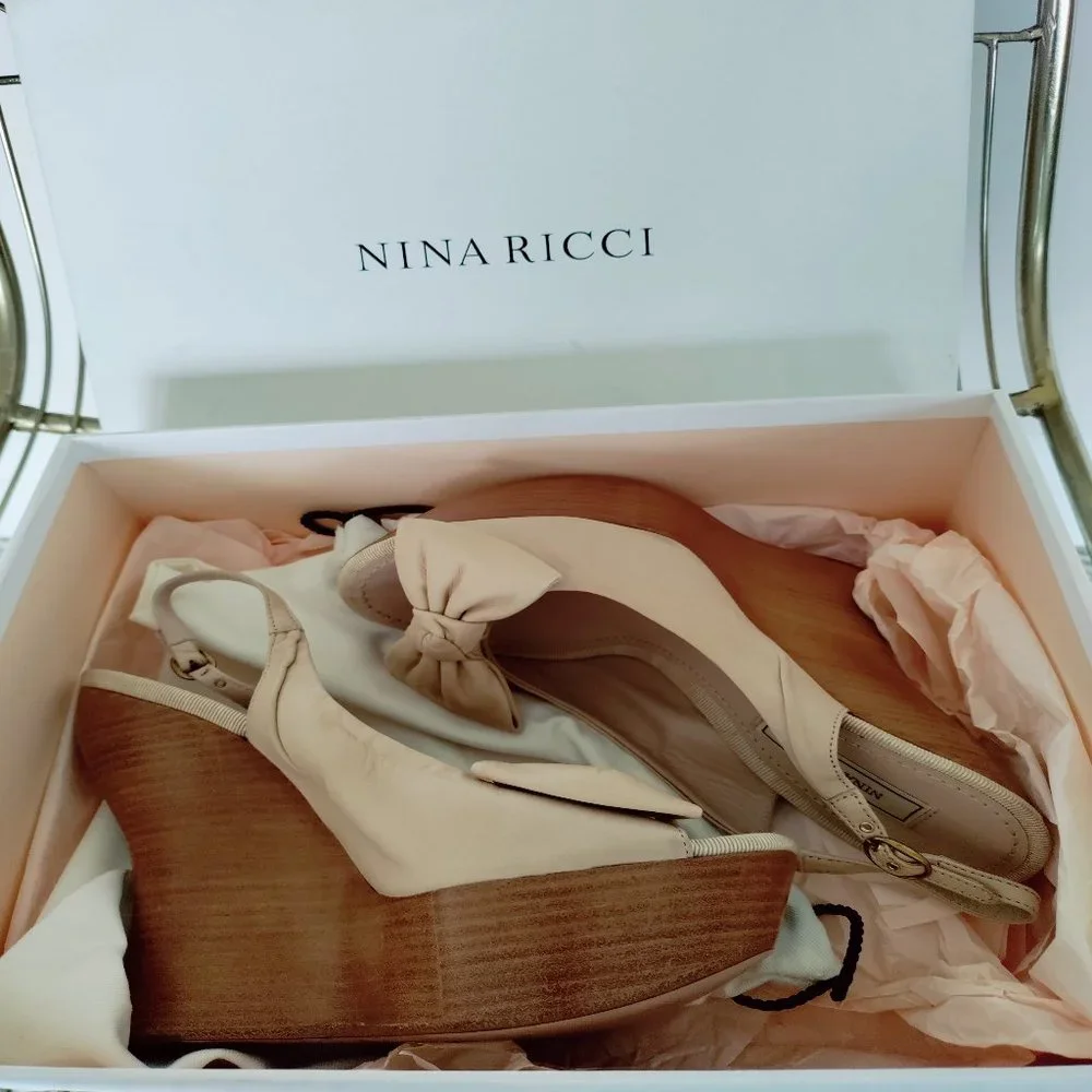 NIB $650 Nina Ricci leather‎ platform sandals. Size IT 37 US 6