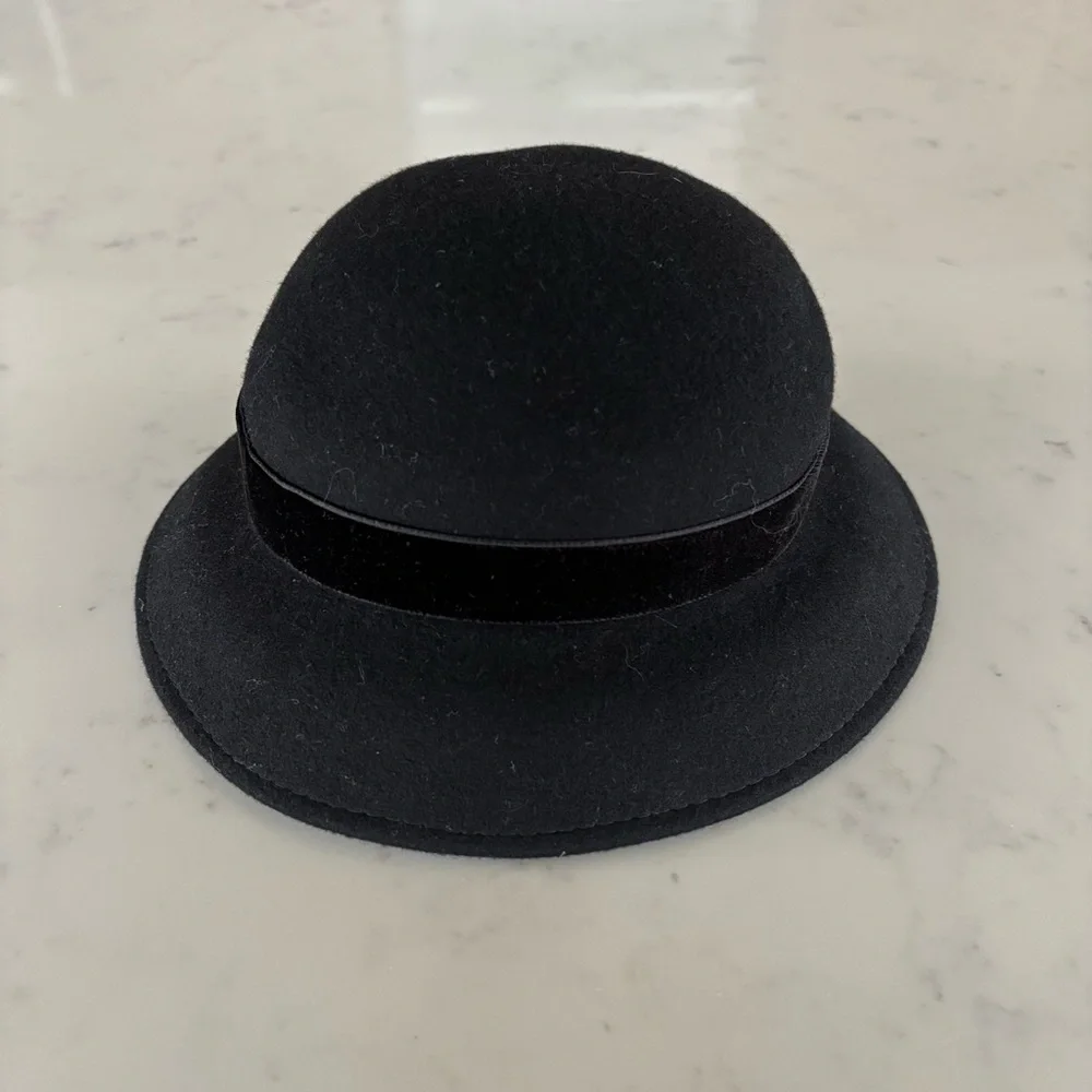Carole Amper Black‎ Velvet Hat