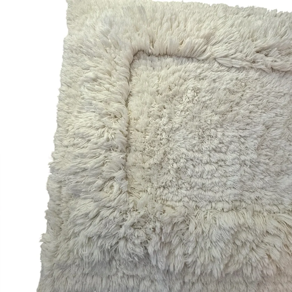Crate & Barrel Raffee White Fluffy Cotton Bath Mat 2ft x‎ 3ft