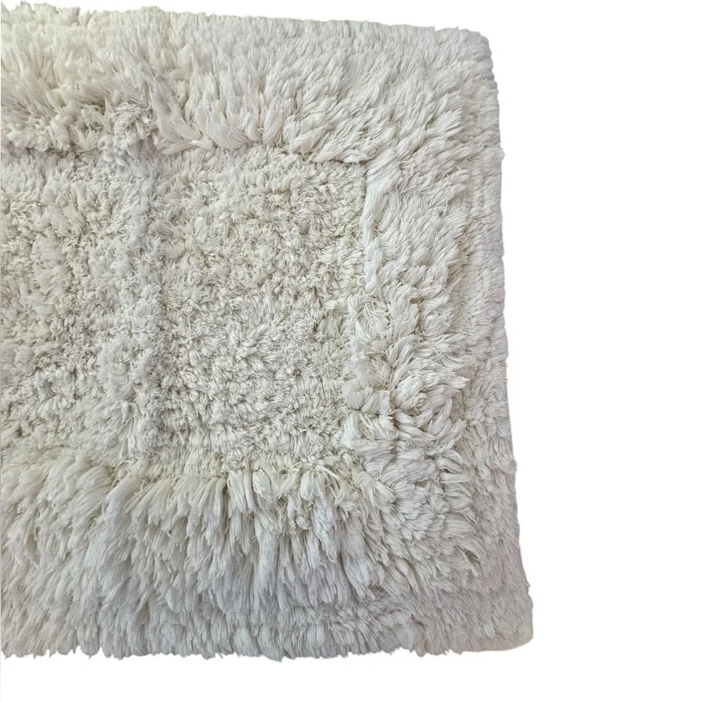 Crate & Barrel Raffee White Fluffy Cotton Bath Mat 2ft x‎ 3ft