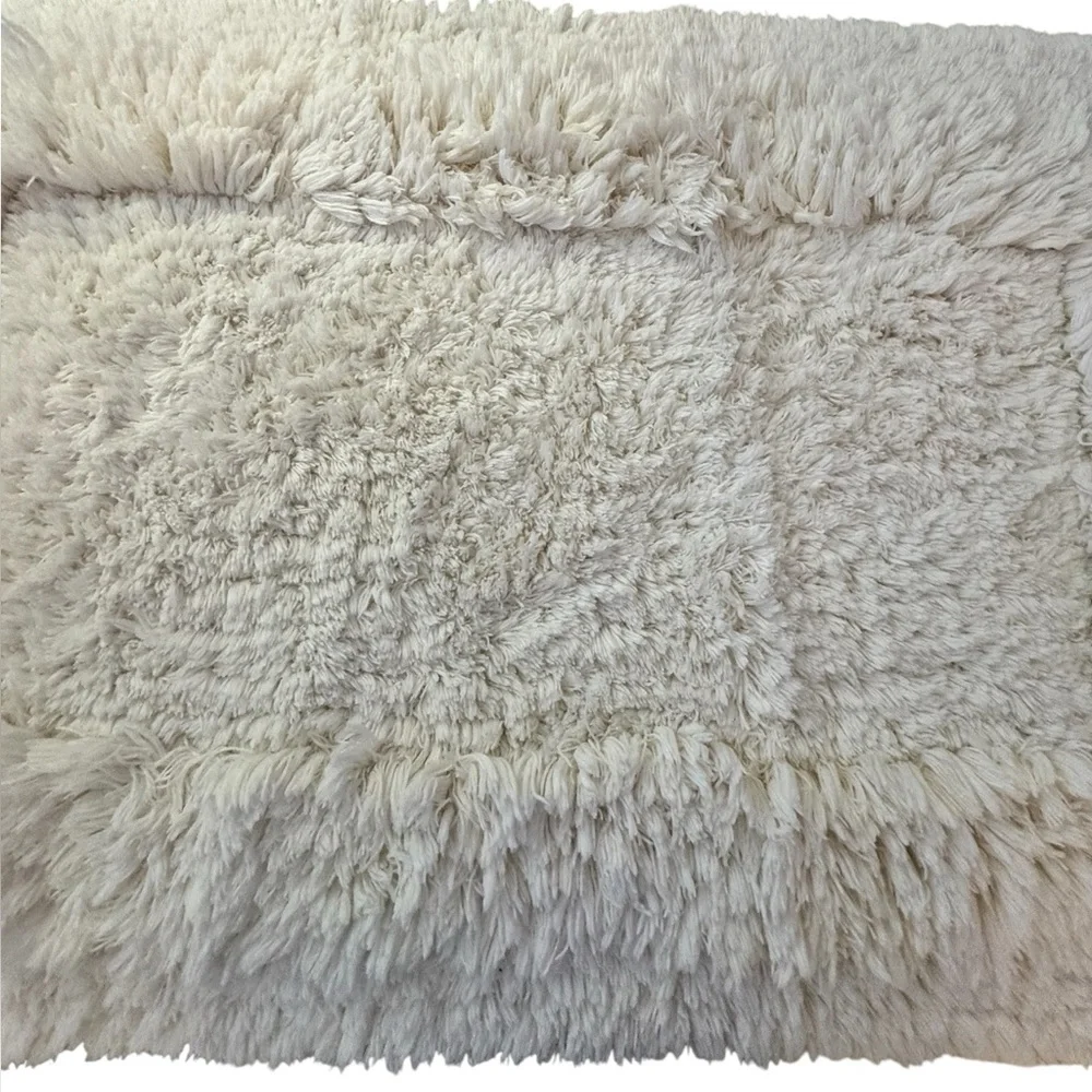 Crate & Barrel Raffee White Fluffy Cotton Bath Mat 2ft x‎ 3ft