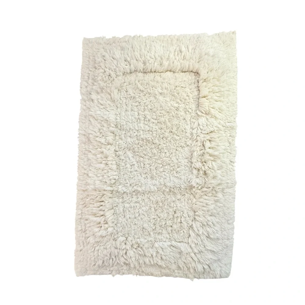Crate & Barrel Raffee White Fluffy Cotton Bath Mat 2ft x‎ 3ft