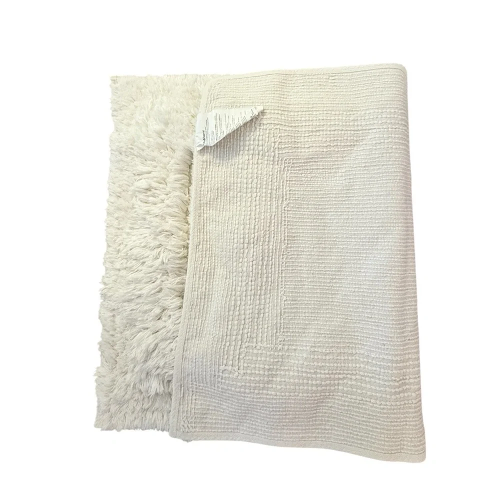 Crate & Barrel Raffee White Fluffy Cotton Bath Mat 2ft x‎ 3ft
