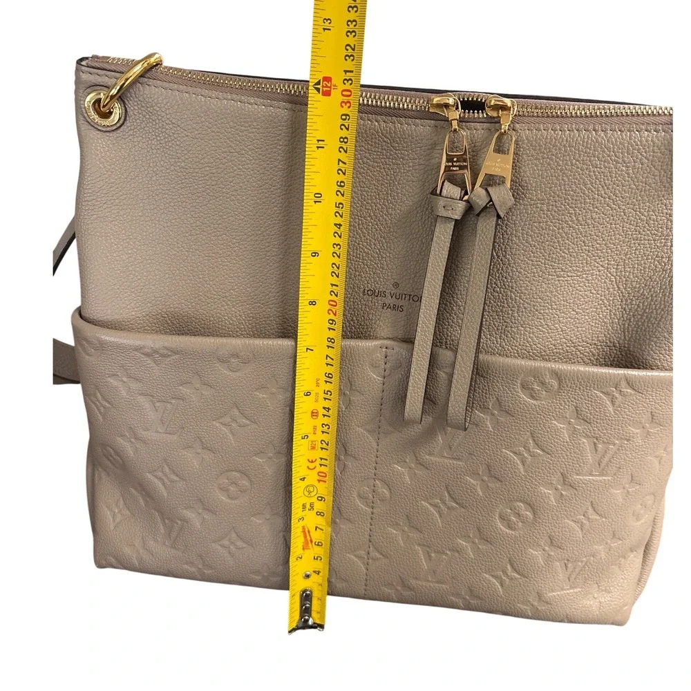 Louis Vuitton Maida Hobo MM Empreinte Leather Tourterelle (Turtle Dove/Taupe)