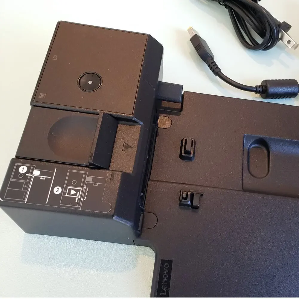 Lenovo ThinkPad Ultra Docking Station Type 40AJ with 135W AC Power Adapter