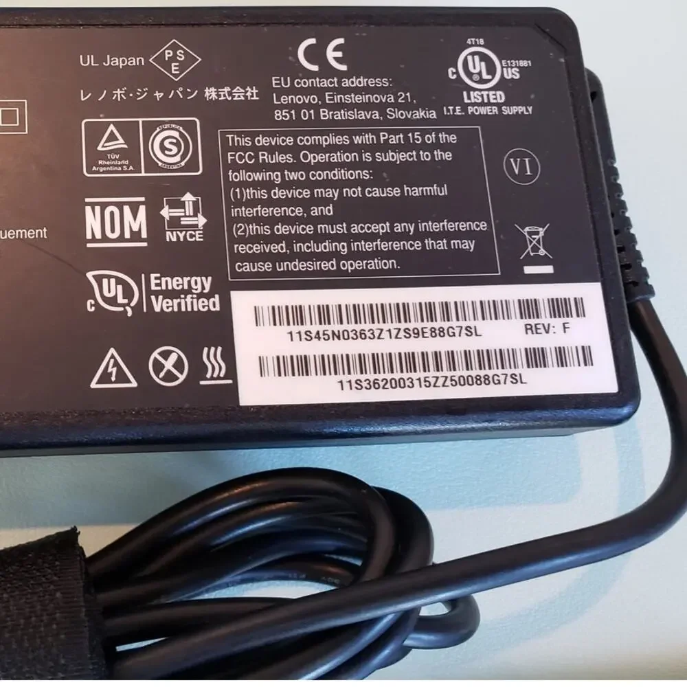 Lenovo ThinkPad Ultra Docking Station Type 40AJ with 135W AC Power Adapter