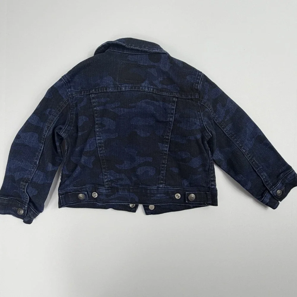 Levis amount size features