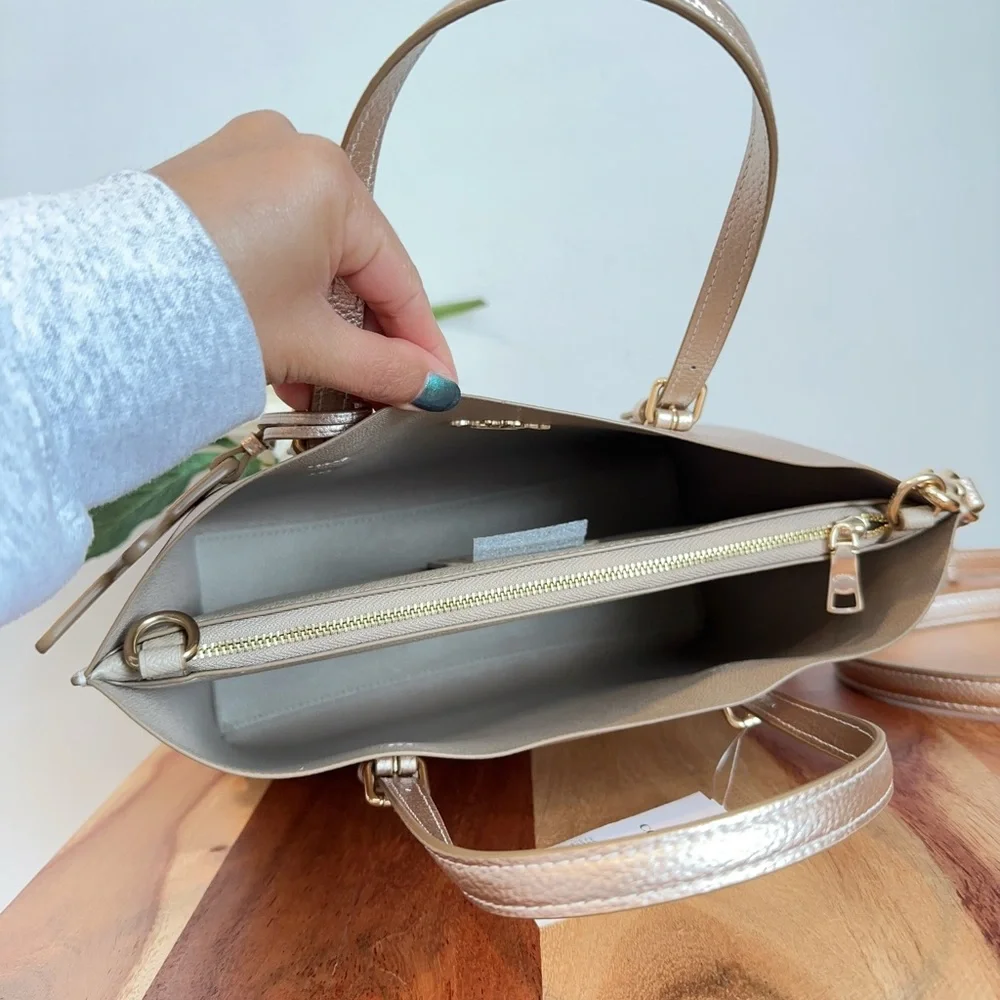 NWT Coach Mollie Tote Bag 25‎