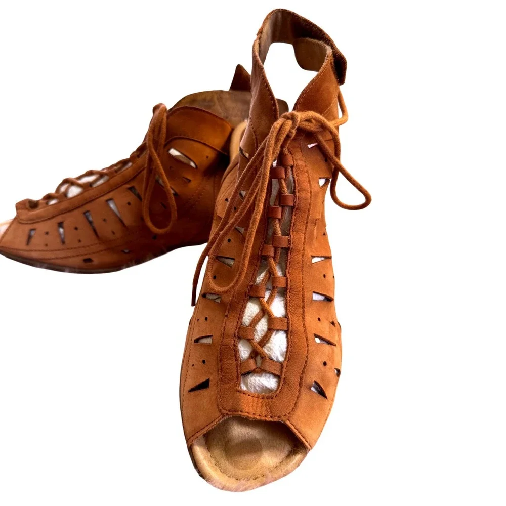 Earth euc leather
