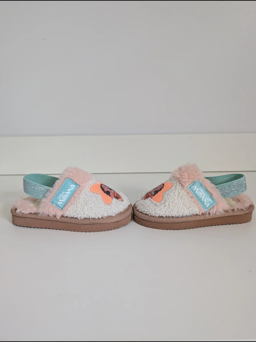 Disney Moana Plush Kids Slip-On Slippers in Peach, White and Mint Size 9