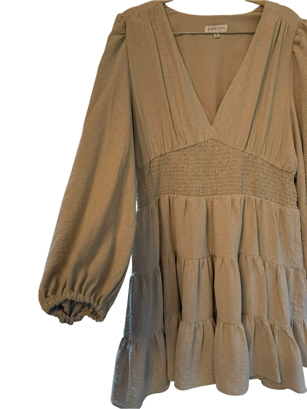 Gianni Bini neck design