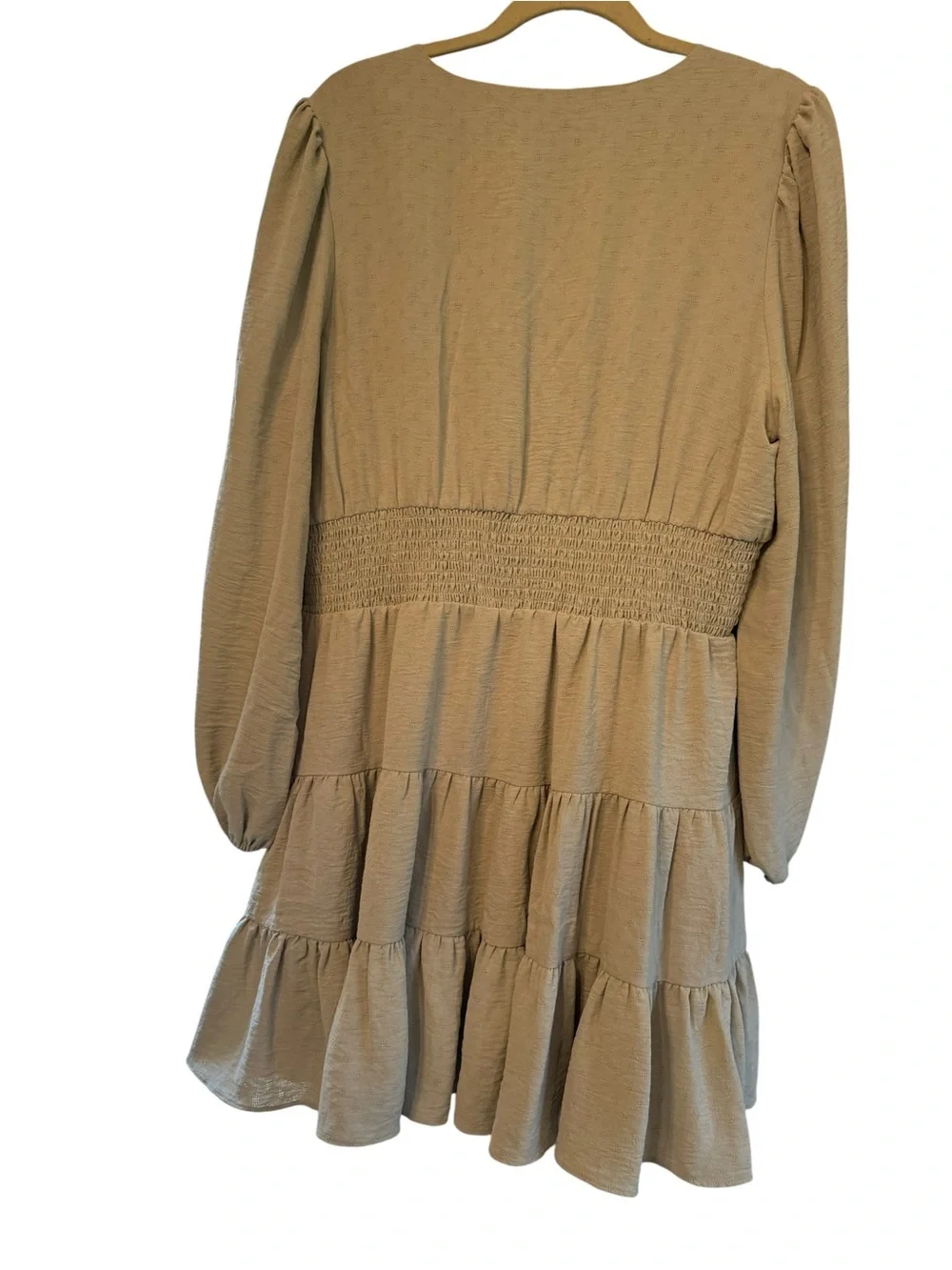 Gianni Bini neck design
