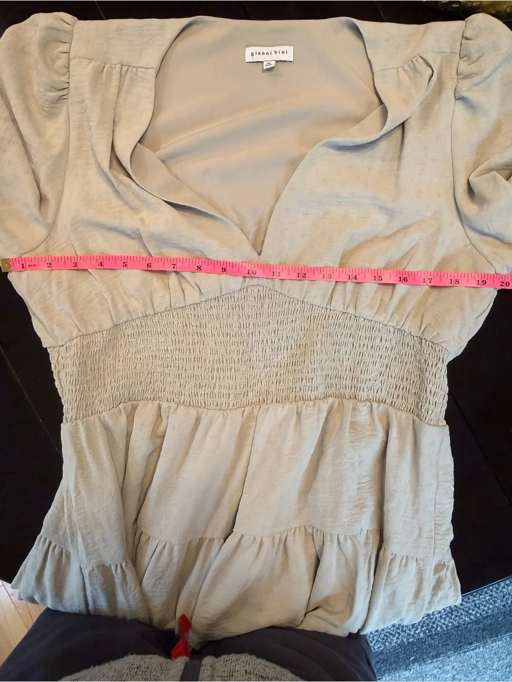 Gianni Bini neck design